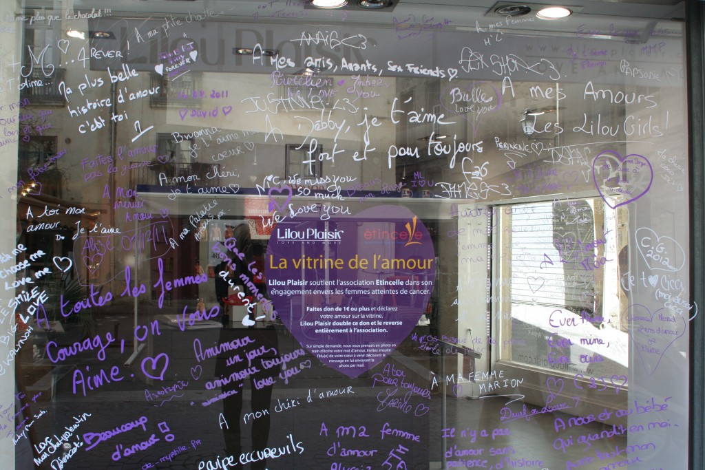 Quand la solidarité devient lumière ✨ anienne vitrine