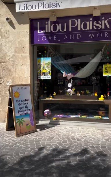 panneau et vitrine été